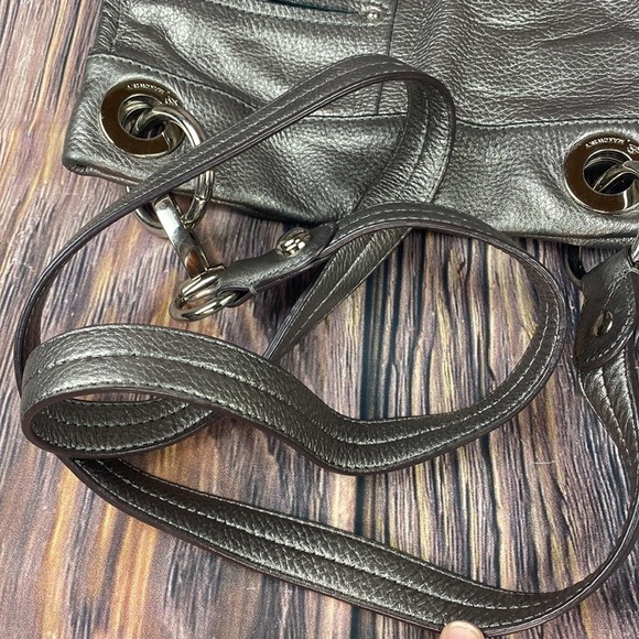 B Makowsky Silver Metallic Bag - Picture 13 of 14